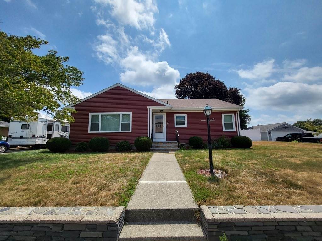 442 Loftus St - Photo 1