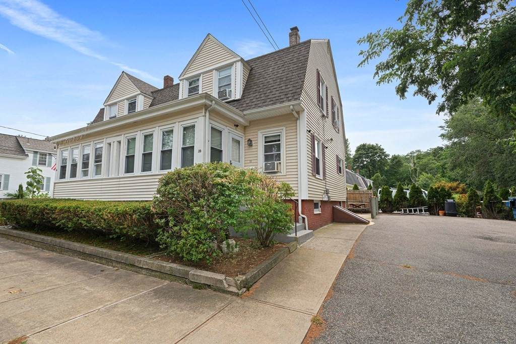10 Standish Ave - Photo 1