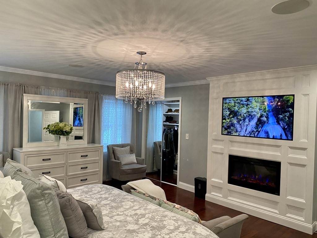 688 Plain St - Photo 1
