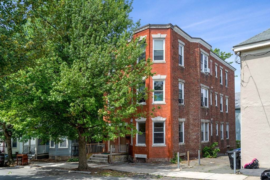42 Roslyn St. - Photo 1