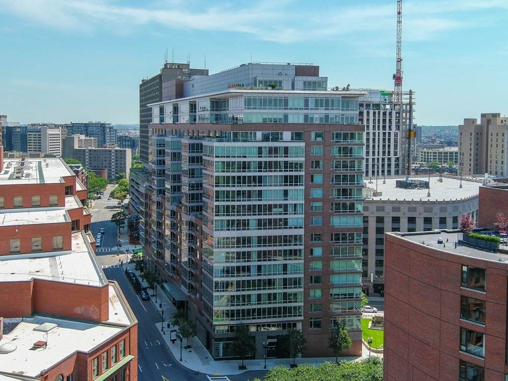 1 Charles St South - Photo 1