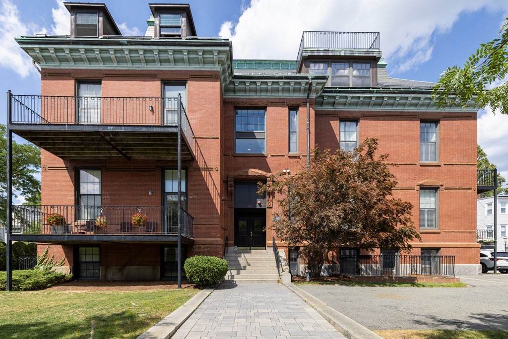 110 O St - Photo 1