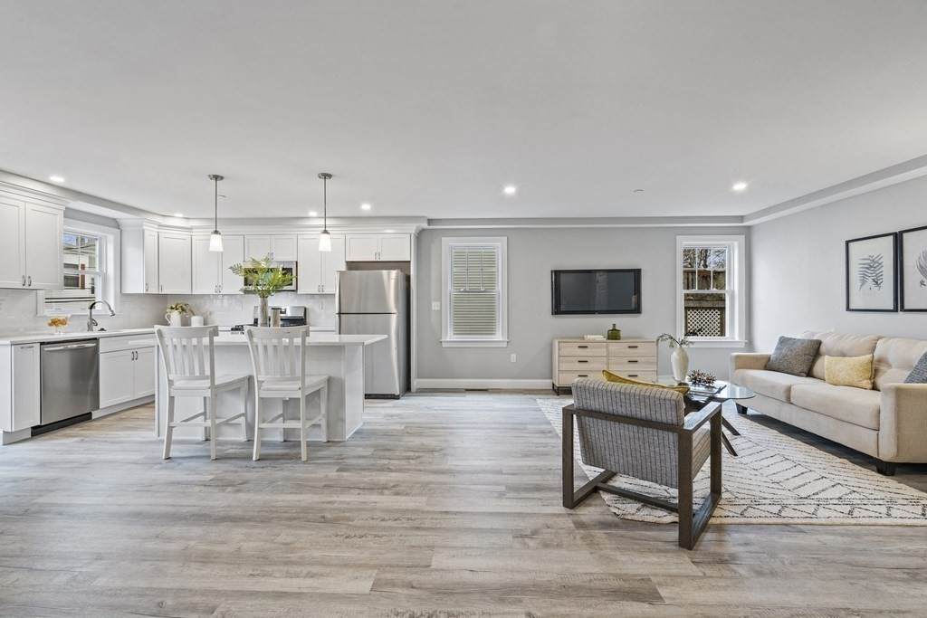 61 Robbins Street - Photo 1