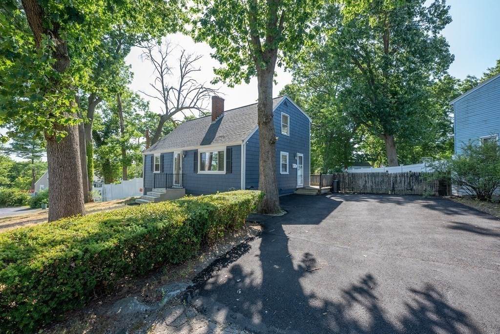 10 Cedar Cir - Photo 1