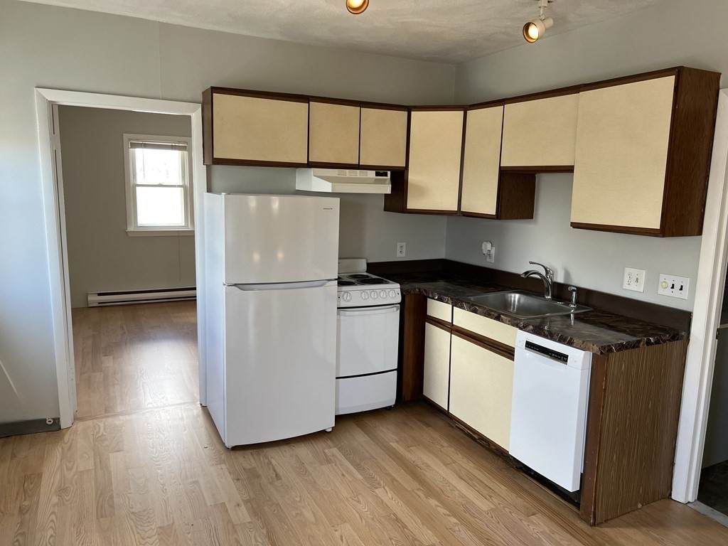 288 E St - Photo 1