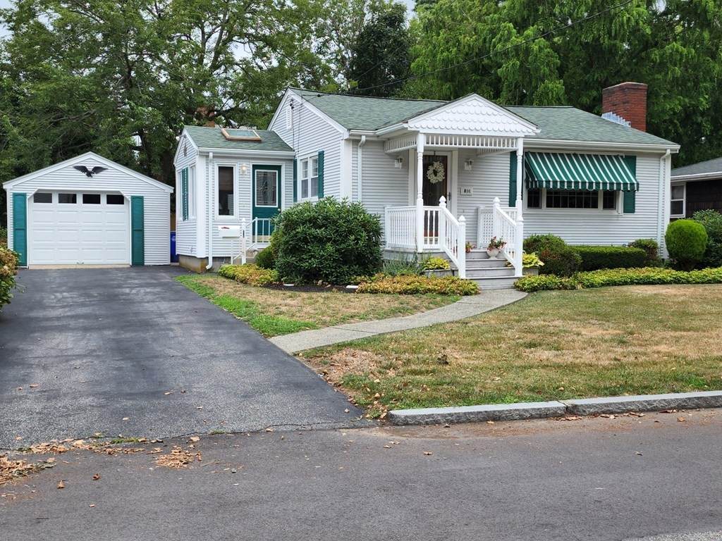 896 Pearce - Photo 1