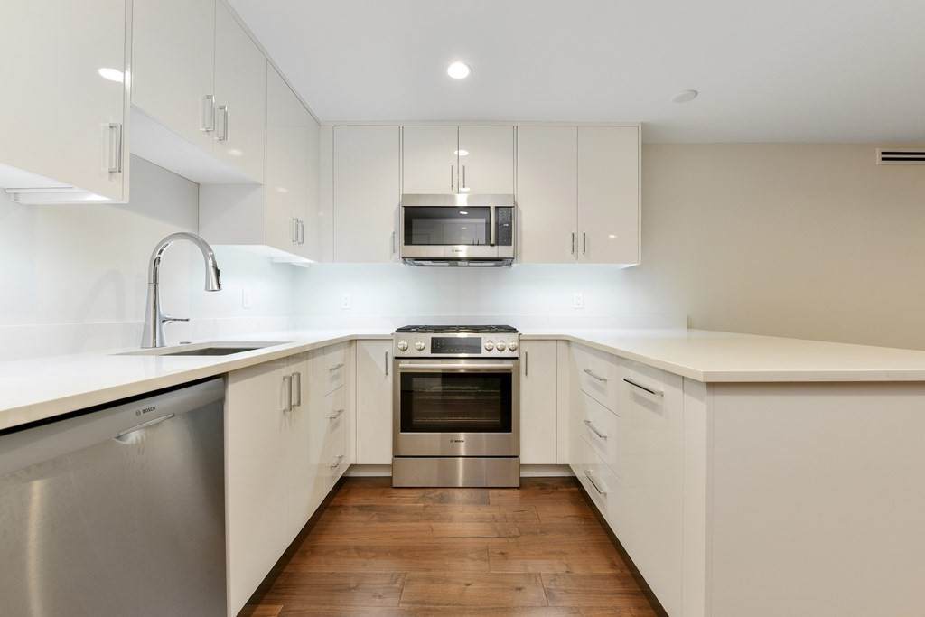 815 E 5th St - Photo 1