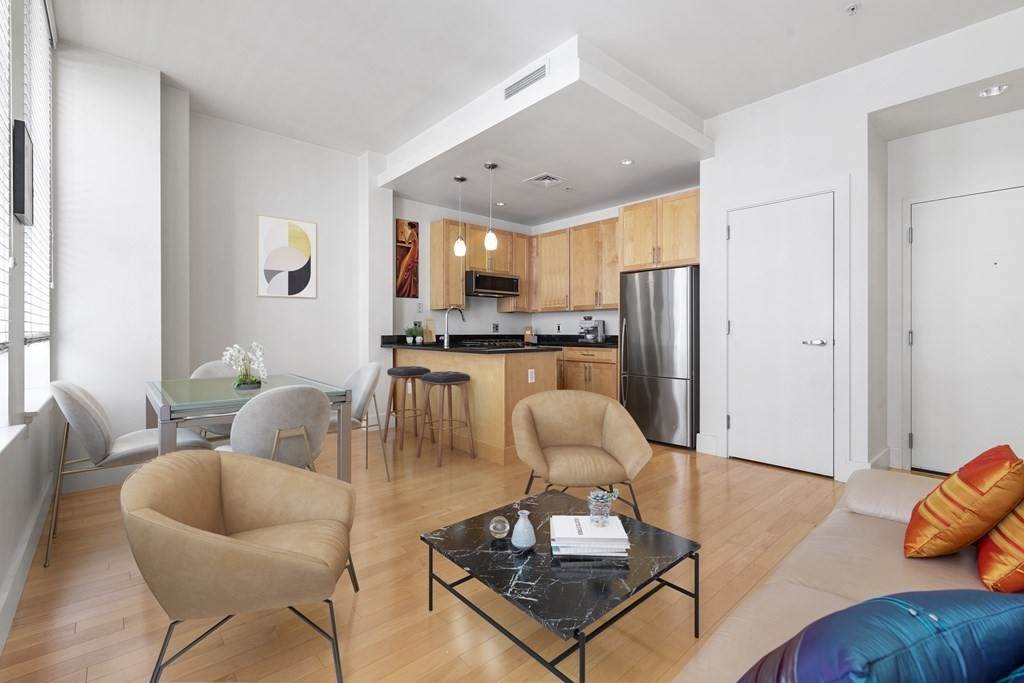 70 Lincoln Street - Photo 1
