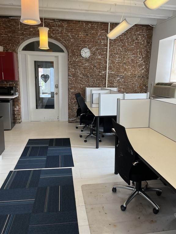 11 Market Square - Photo 1