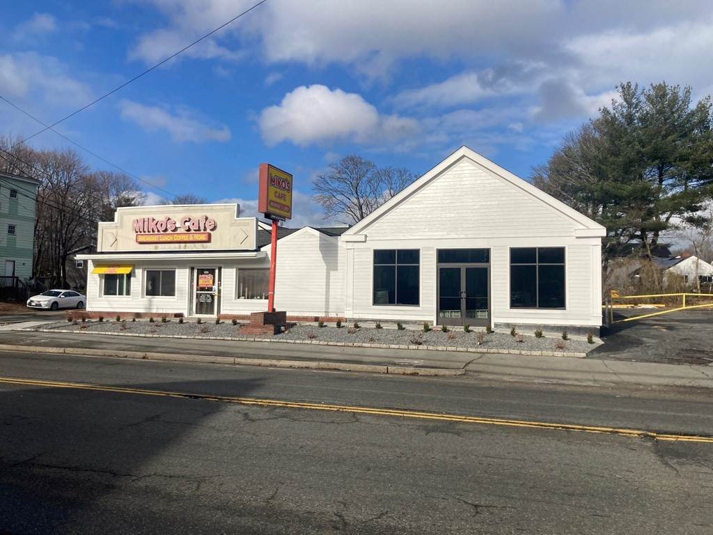 912 Crescent St - Photo 1