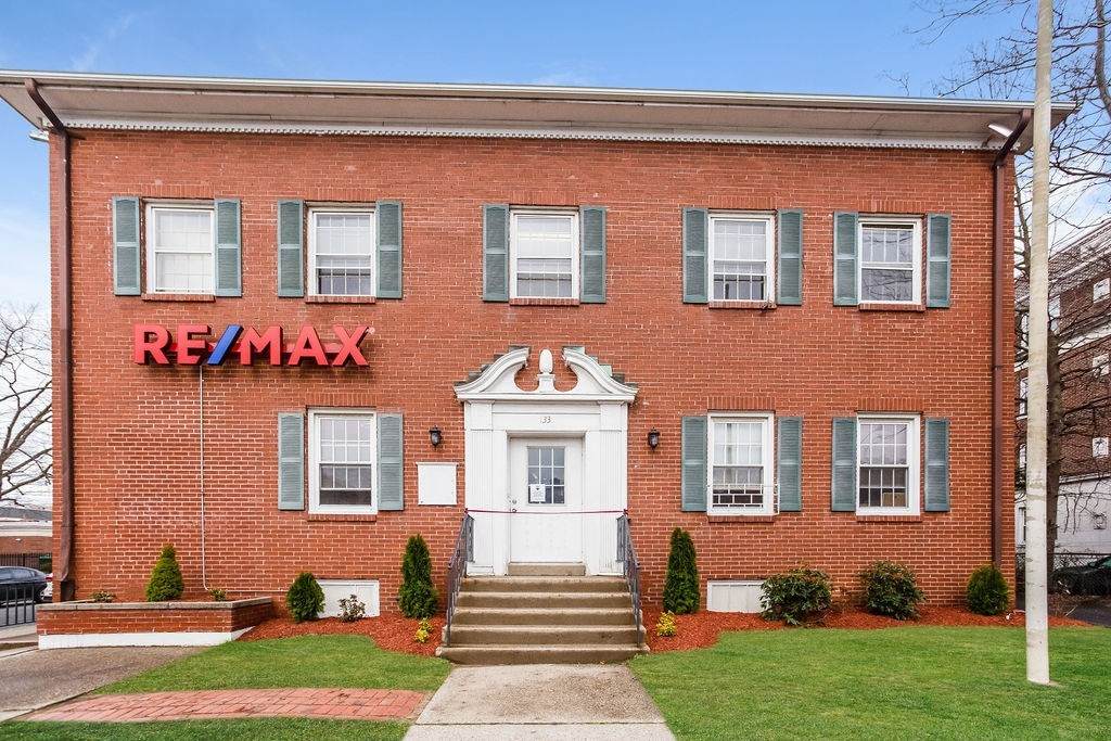 133 Maple St - Photo 1