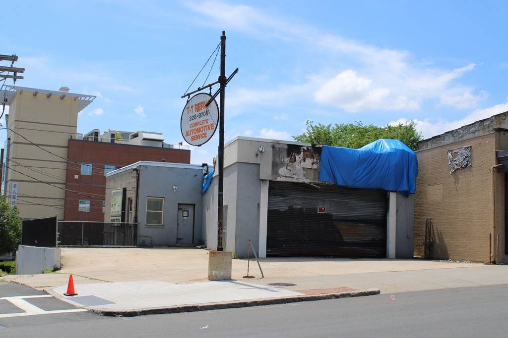 429-431 Hancock St - Photo 1