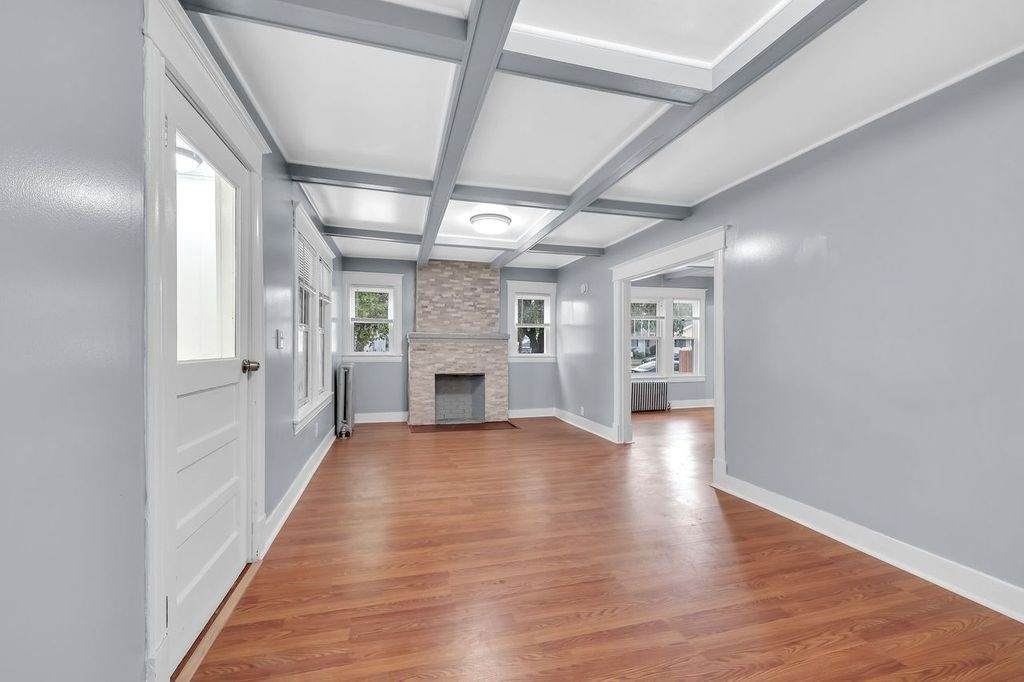70 Freeman Ter - Photo 1