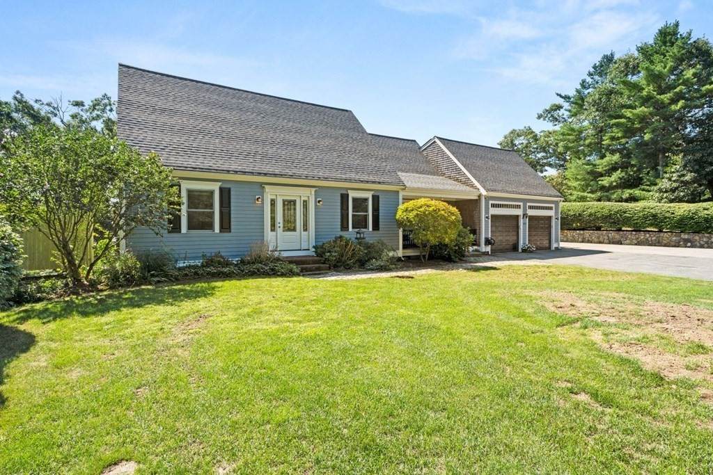 556 Elm St - Photo 1