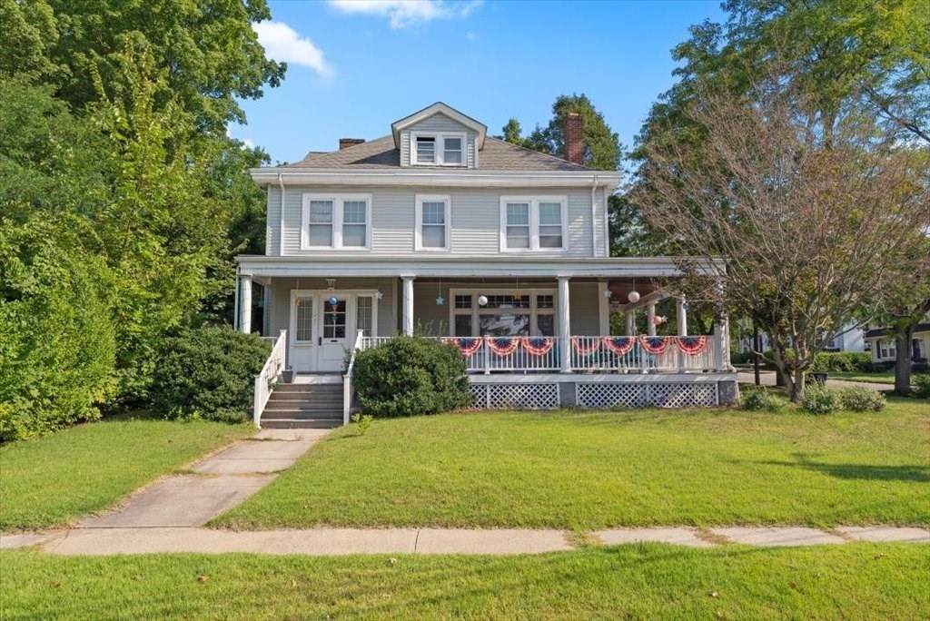 1037 Pine St - Photo 1