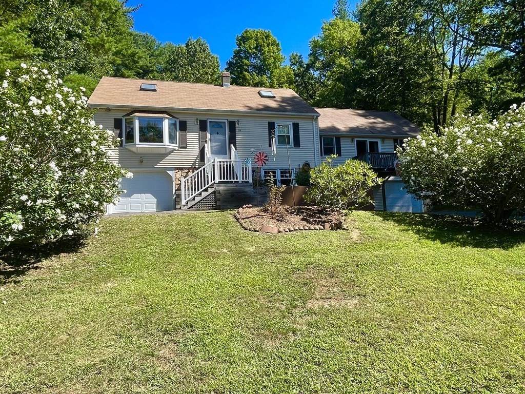 114 South Loomis Street - Photo 1