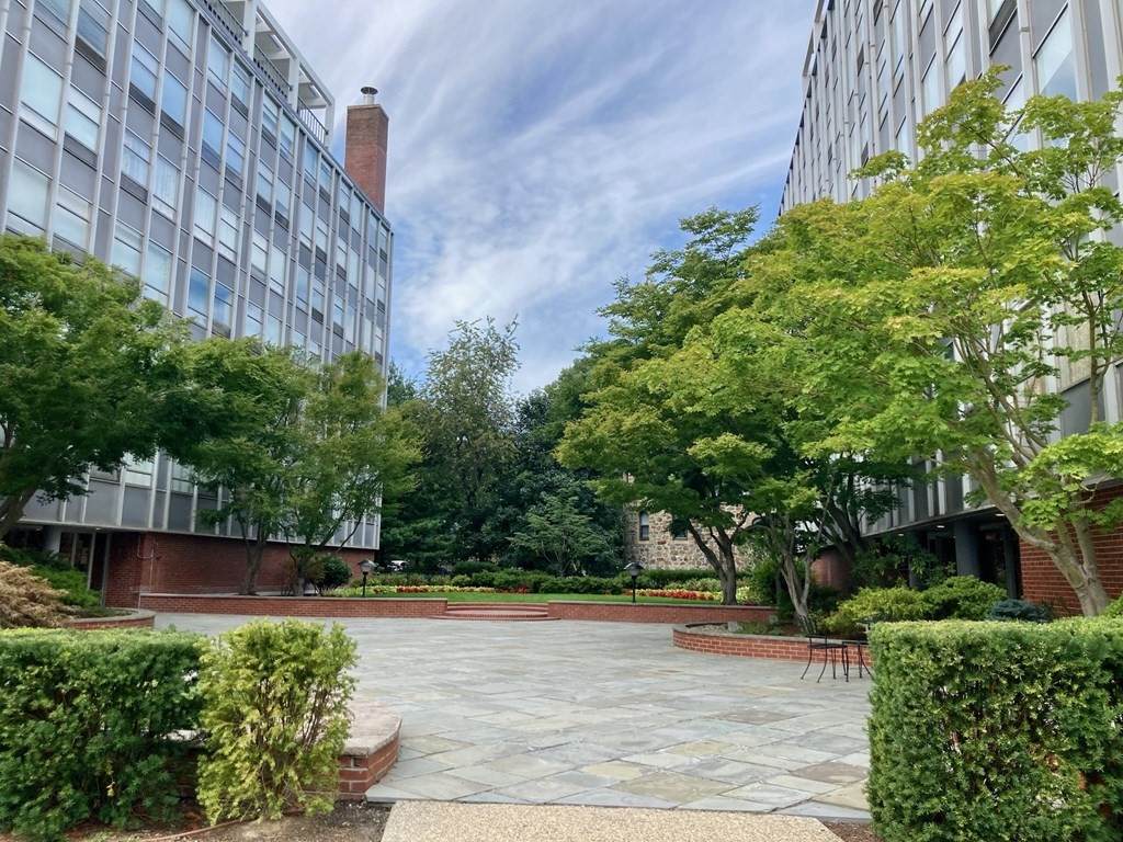 70 Park St - Photo 1
