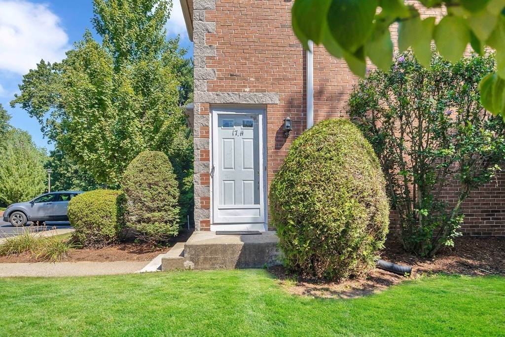 17 Mansion Woods Dr - Photo 1