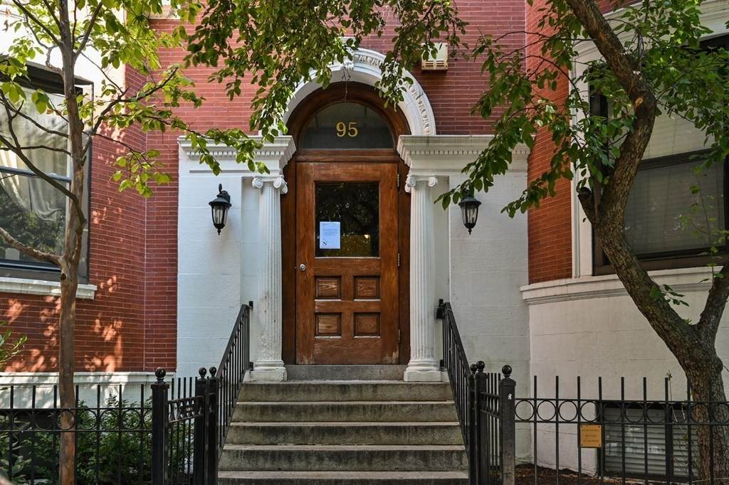 95 Gainsborough St - Photo 1