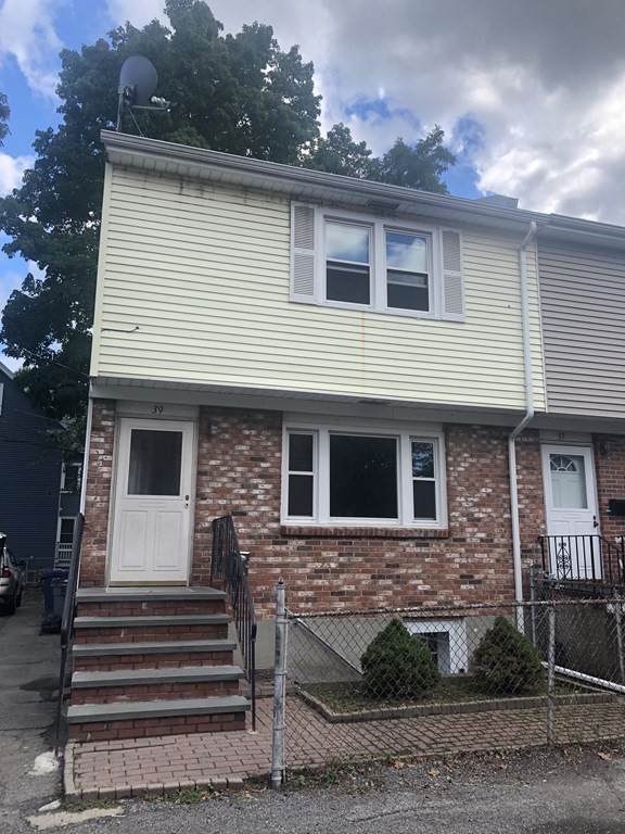 39 Higgins St - Photo 1