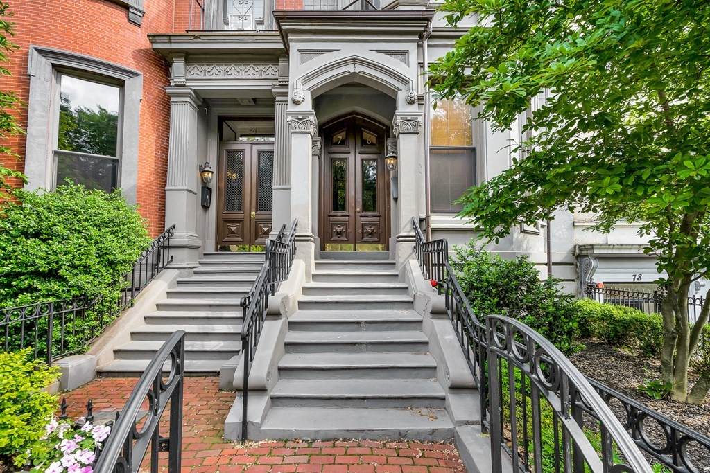 74 Commonwealth Avenue - Photo 1