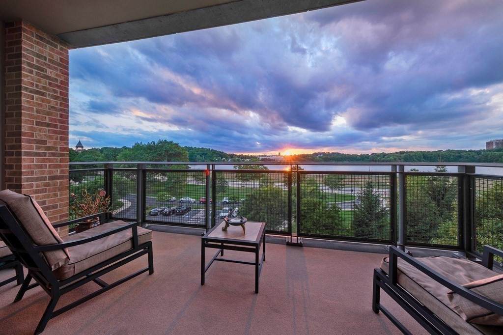 2400 Beacon - Photo 1