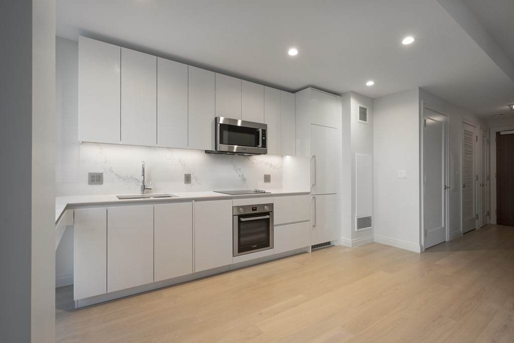 133 Seaport Blvd - Photo 1