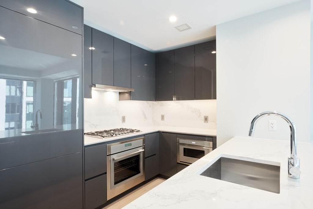 135 Seaport Blvd - Photo 1