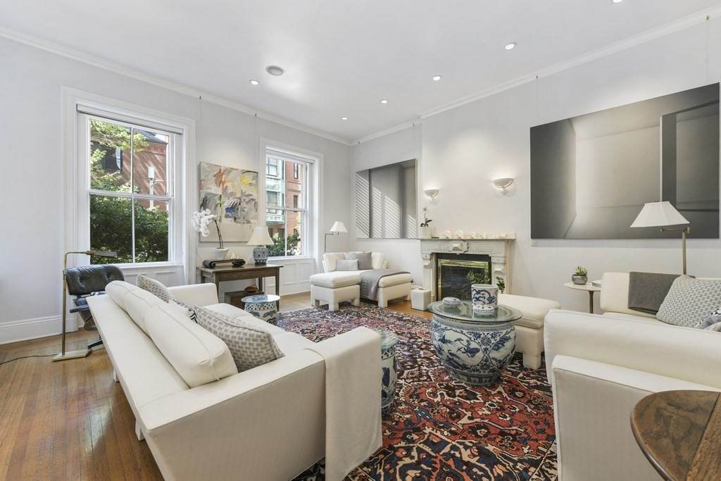191 Commonwealth Avenue - Photo 1