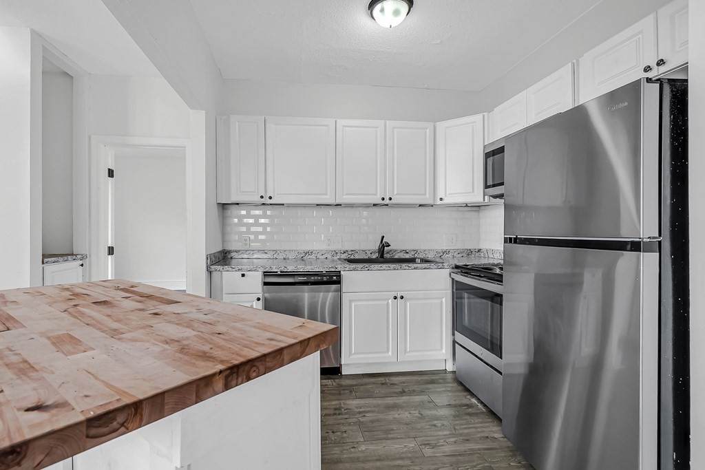 140 Chestnut St - Photo 1