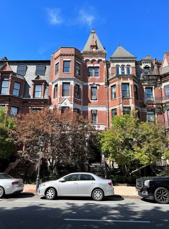 323 Commonwealth Avenue - Photo 1