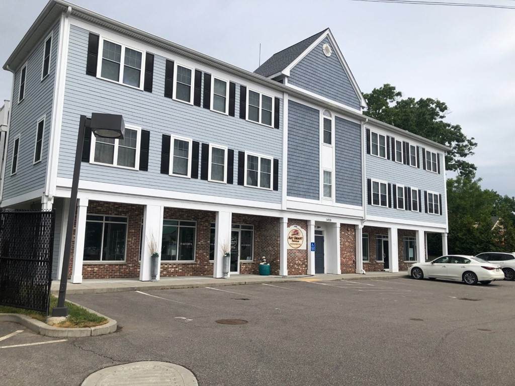 1429 Main St - Photo 1