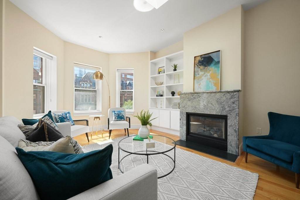 249 Newbury Street - Photo 1