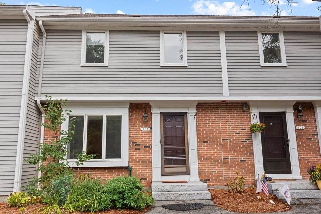 102 Foxwood Cir - Photo 1