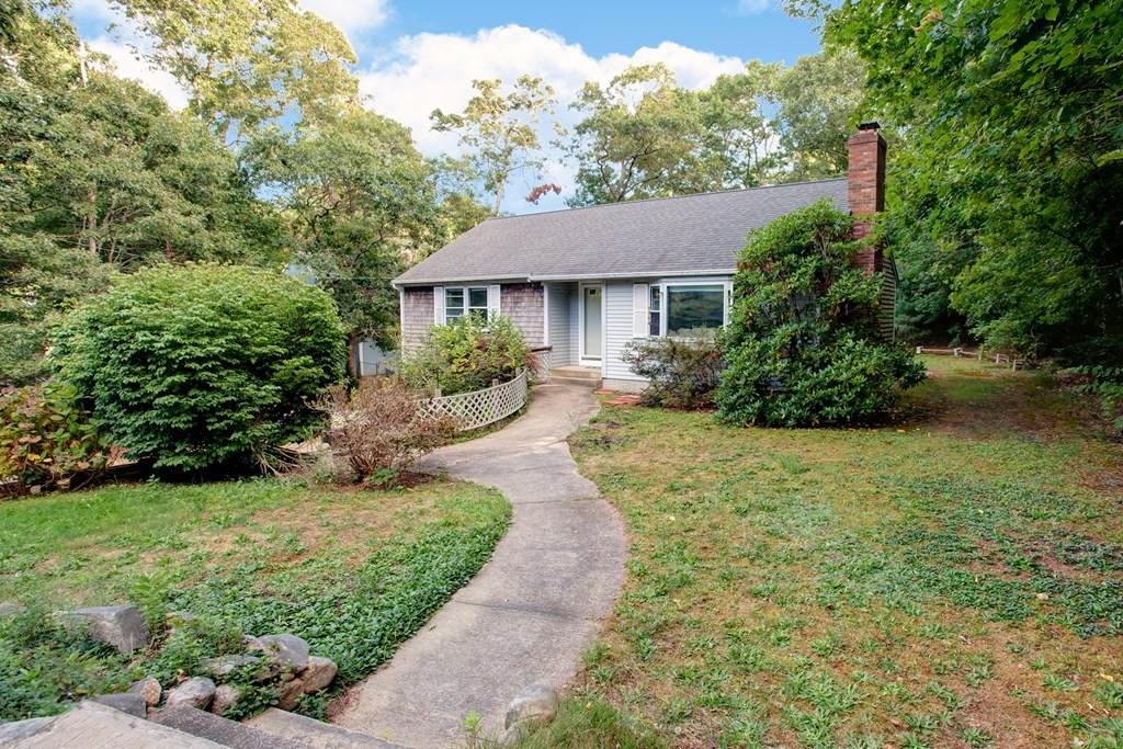 8 Lakewood Dr - Photo 1