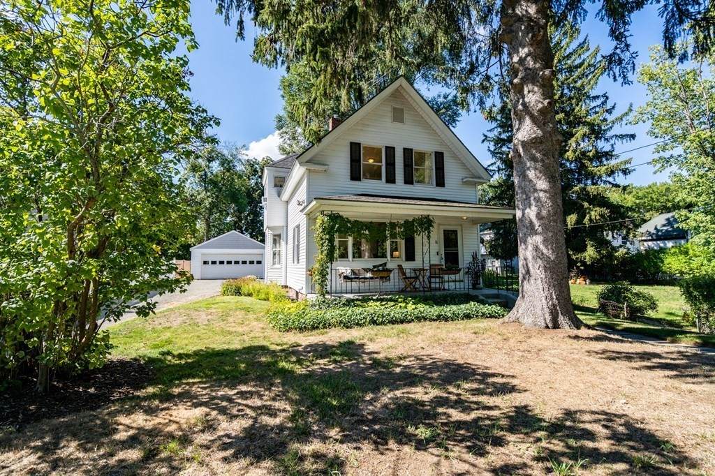 16 Coffin Ave - Photo 1
