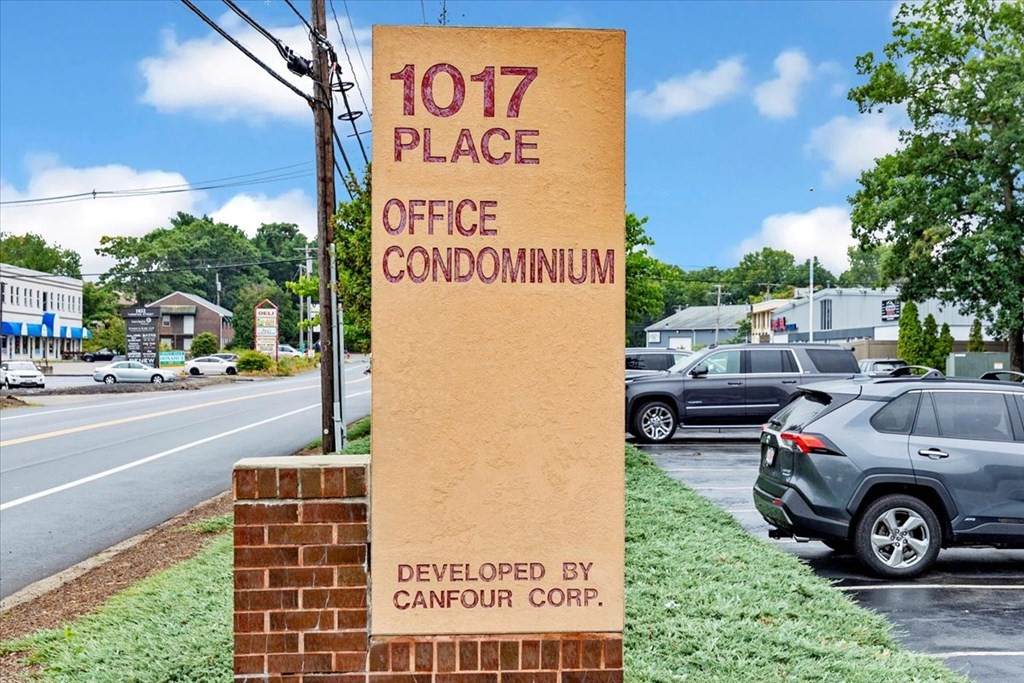 1017 Turnpike St - Photo 1