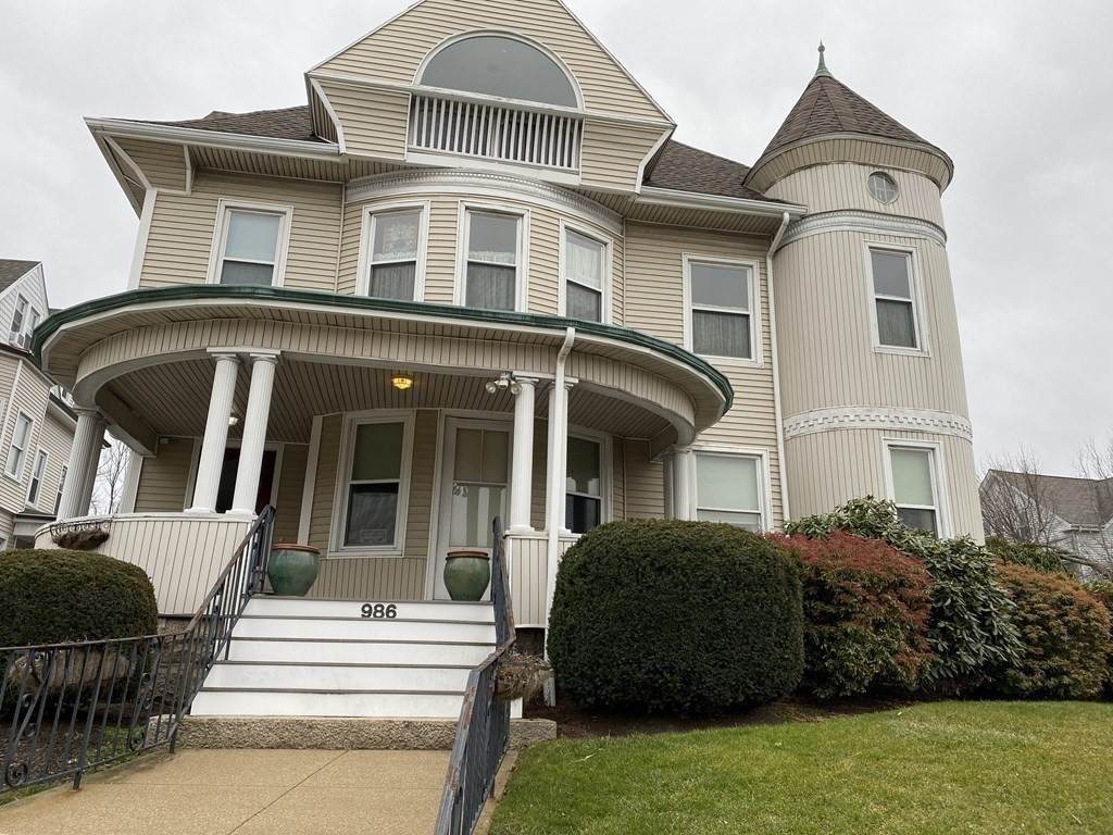986 Plymouth Ave - Photo 1