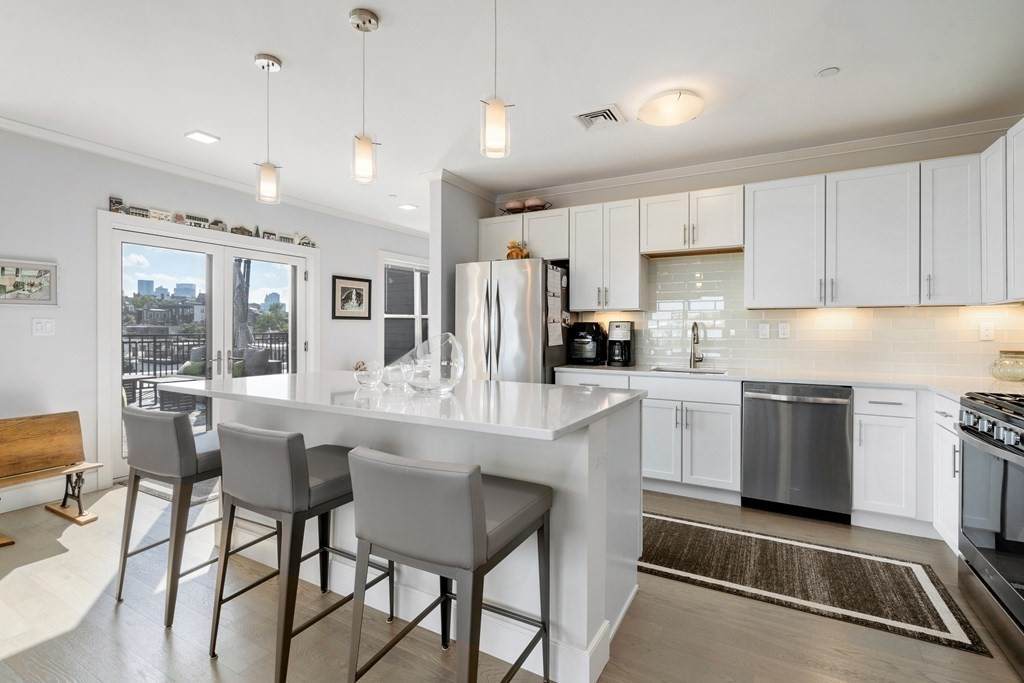 320 Maverick Street - Photo 1