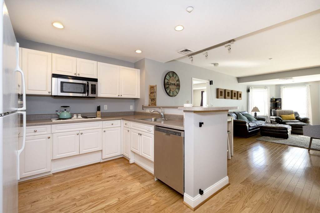 10 Seaport Dr - Photo 1
