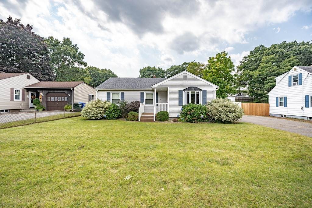 25 West Canton Circle - Photo 1