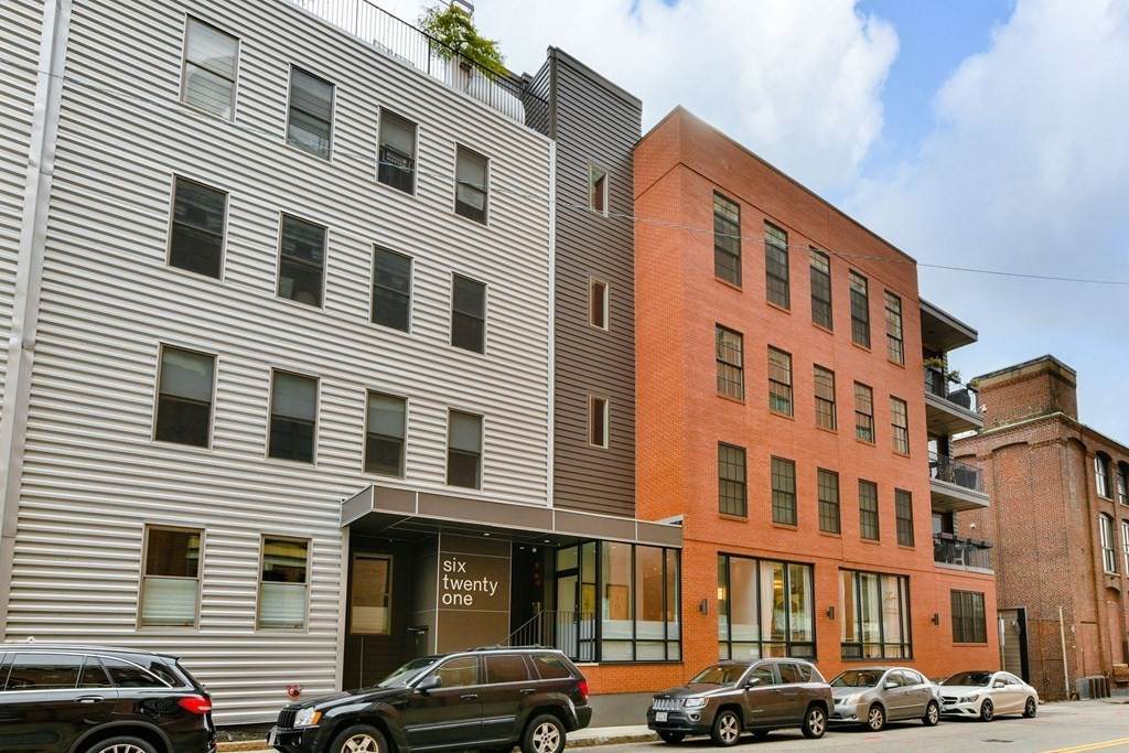621 E 1st St, P24 - Photo 1