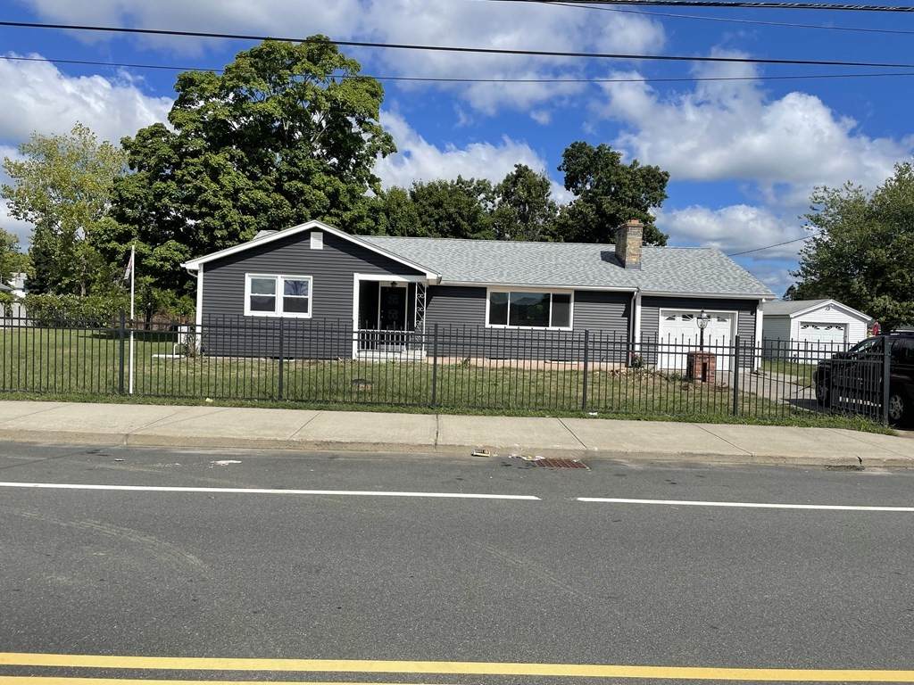 415 Winsor St - Photo 1