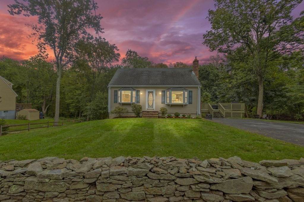 285 Hall St - Photo 1