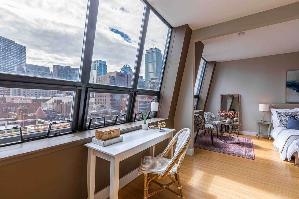 160 Commonwealth Ave - Photo 1