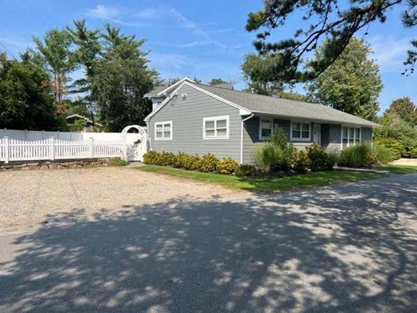 2 Bungalow - Photo 1