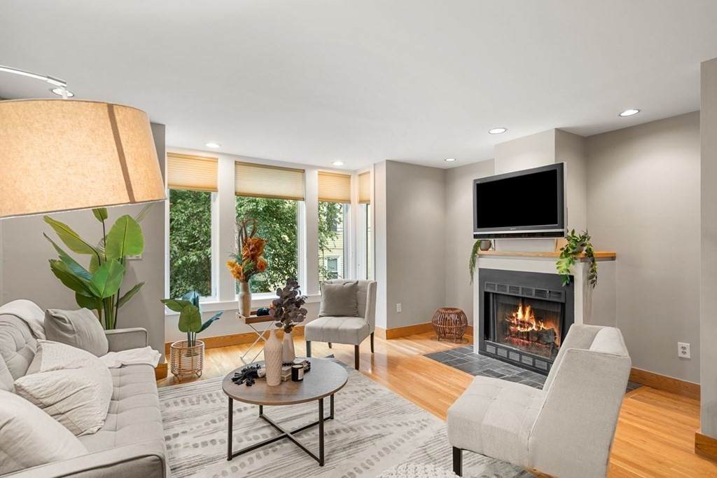 54 Trowbridge St - Photo 1