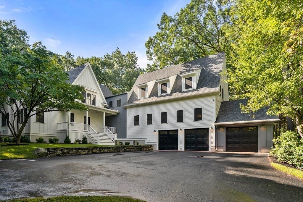 632 Wellesley Street - Photo 1