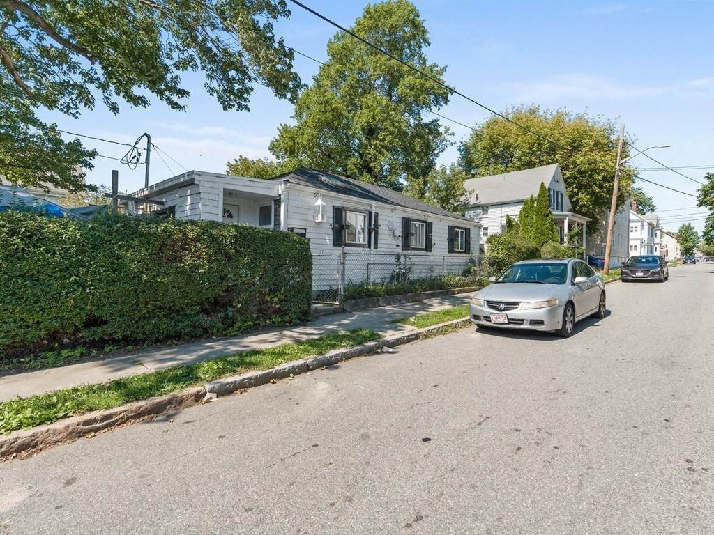 291 Emerson St - Photo 1