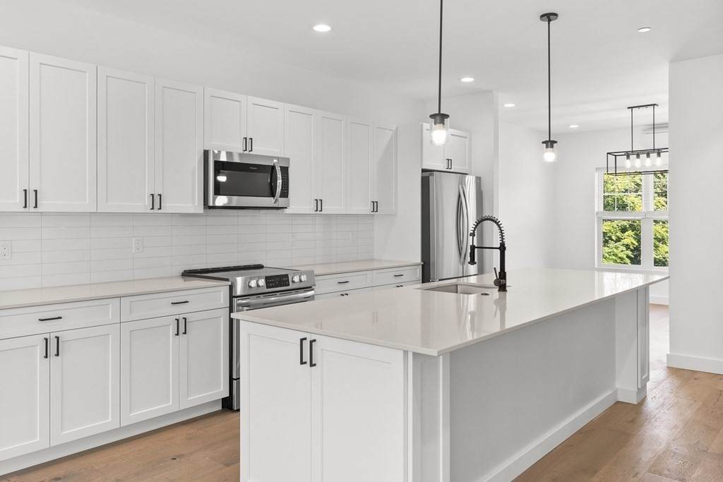 635 Main - Photo 1